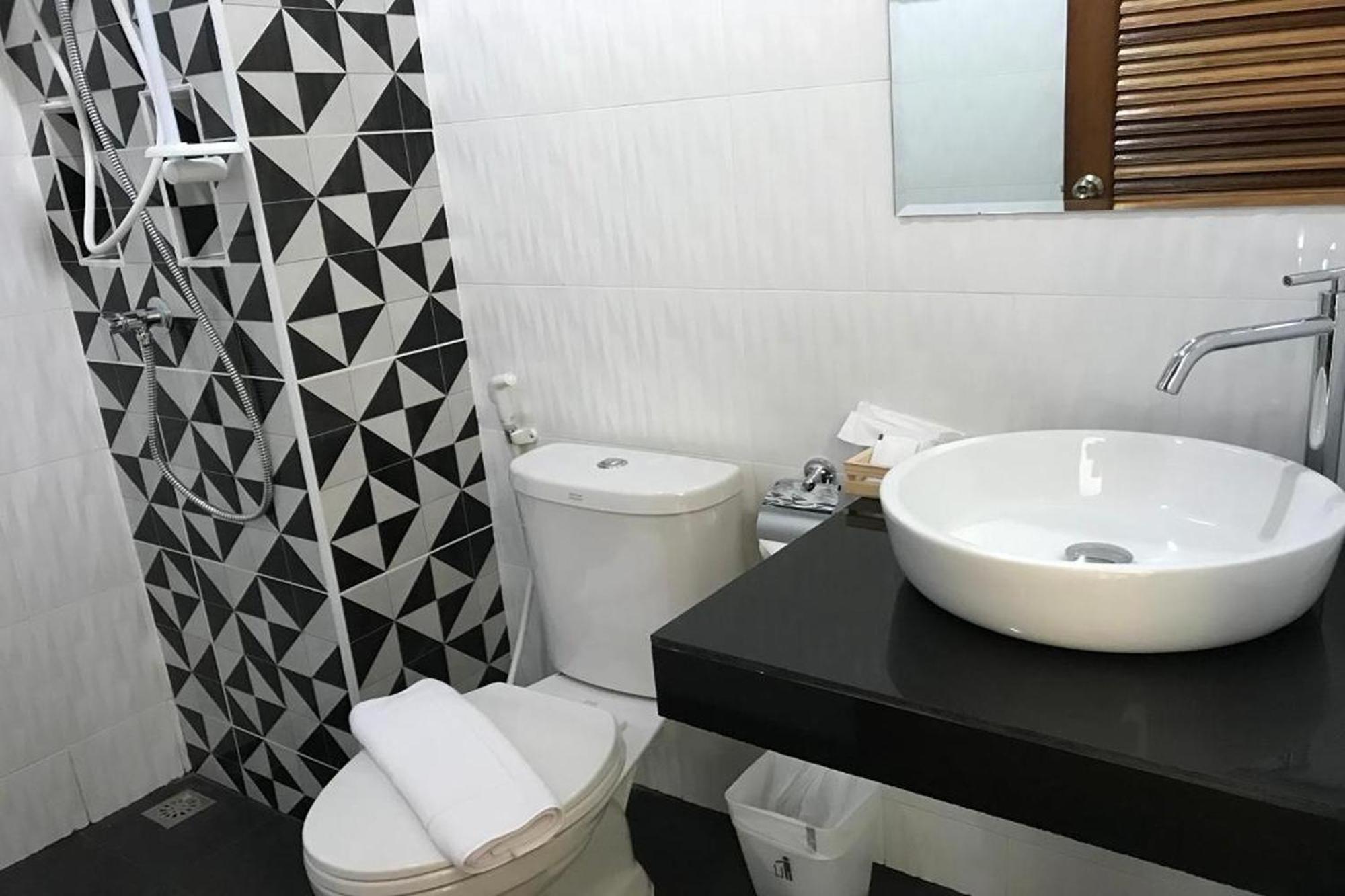 Snooze Inn Phuket - Free Shuttle To Bang Rong Pier Pa Khlok Exterior foto